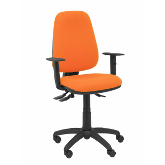 cadeira laranja Bali Tarancon com braços ajustáveis